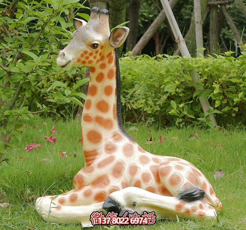 彩繪仿真動(dòng)物玻璃鋼雕塑，營(yíng)造出寧?kù)o自然的公園草坪